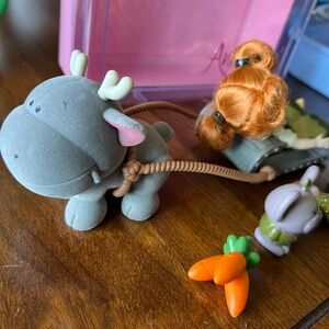 Disney Animators Collection Frozen - Anna Mini 5” Doll Playset with Travel Case